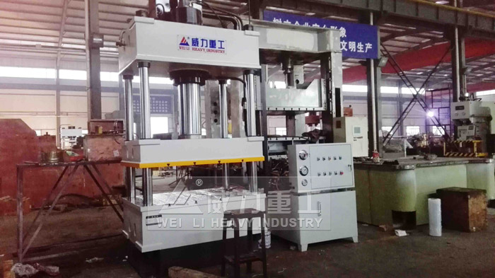 200噸四柱油壓機圖片