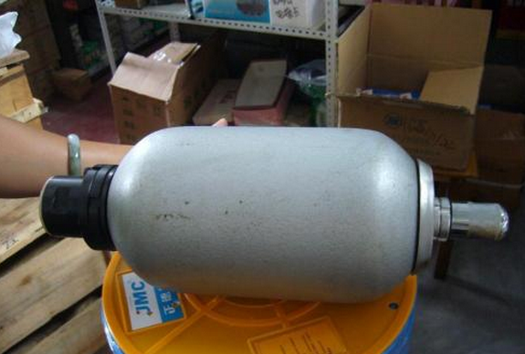 油壓機蓄能器