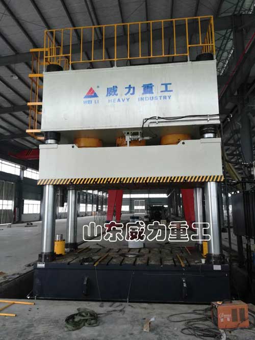 2000噸四柱油壓機(jī)客戶工作現(xiàn)場(chǎng)